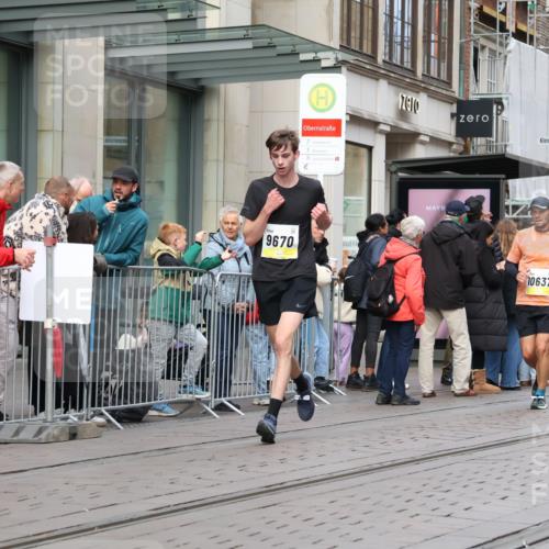 05.10.2025 - 20. swb-Marathon Bremen Strokosch-Dieckow http://msf.ph/oto/9239621 05.10.2025 10:47:02 Ziel 9244, 9339, 9411, 9428, 9546, 9670, 9711, 9924, 10319, 10637, 10667, 10951, 11498, 11705, 11742, 9244, 9339, 9411, 9428, 9546, 9670, 9711, 9924, 10319, 10637, 10667, 10951, 11498, 11705, 11742 meine-sportfotos.de