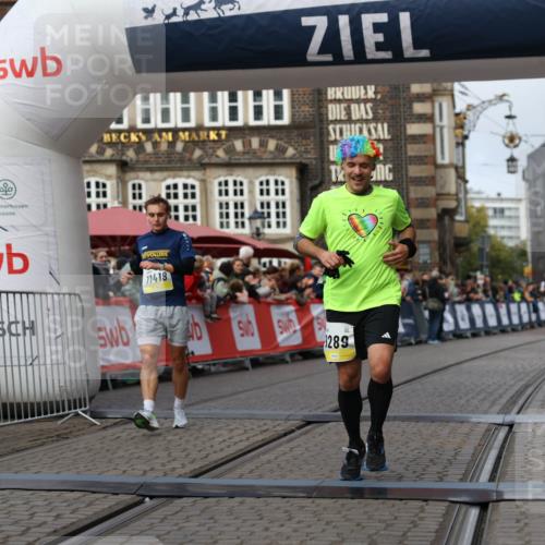 05.10.2025 - 20. swb-Marathon Bremen Yannick Fuchs http://msf.ph/oto/9239622 05.10.2025 10:39:45 Ziel 9289, 9671, 10525, 11418, 11474 meine-sportfotos.de