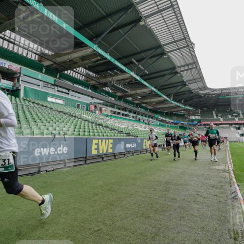 05.10.2025 - 20. swb-Marathon Bremen Michael Burmester http://msf.ph/oto/9239625 05.10.2025 13:04:13 Laufen im Stadion 100, 360, 414, 470, 592, 607, 898, 958, 1012, 1019, 1067, 1080, 1084, 1331, 1336, 1413, 1468, 1478, 1514, 1695, 1852, 1914, 1975, 1997, 2016, 2086, 2333, 2339, 2375, 2567, 2617, 2989, 3037, 3072, 3346, 3485, 4005, 4053, 4087, 4243, 4244, 4335, 4453, 4462, 4501, 4524, 4528, 4637, 4638, 4651, 4757, 4793, 4803, 4840, 4928, 5043, 5082, 5137, 5162, 5212, 5236, 5343, 5446, 5464, 5489, 5523, 5832, 5966, 5969, 6011, 6145, 6287, 6414, 6447, 6529, 6584, 6635, 227, 396, 2597 meine-sportfotos.de