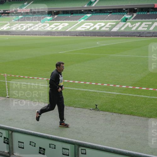 05.10.2025 - 20. swb-Marathon Bremen Michael Burmester http://msf.ph/oto/9239631 05.10.2025 10:34:15 Laufen im Stadion 5172, 7101, 7215, 9000, 9266, 9309, 9314, 9372, 9472, 9489, 9520, 9521, 9529, 9547, 9560, 9585, 9591, 9714, 9719, 9783, 9811, 9820, 9844, 9872, 9881, 9882, 9902, 9932, 9943, 9947, 10003, 10005, 10009, 10015, 10024, 10028, 10069, 10088, 10107, 10111, 10116, 10178, 10180, 10191, 10195, 10196, 10231, 10261, 10285, 10287, 10302, 10307, 10329, 10398, 10408, 10424, 10466, 10546, 10590, 10591, 10641, 10648, 10755, 10758, 10794, 7077, 9258, 10233 meine-sportfotos.de