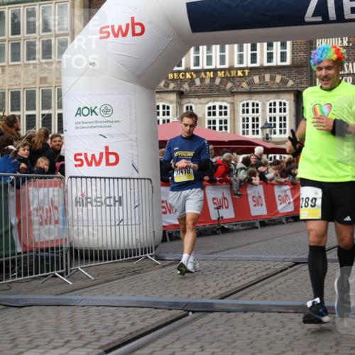 05.10.2025 - 20. swb-Marathon Bremen Yannick Fuchs http://msf.ph/oto/9239643 05.10.2025 10:39:46 Ziel 9289, 9671, 10525, 11418, 11474 meine-sportfotos.de