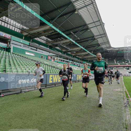 05.10.2025 - 20. swb-Marathon Bremen Michael Burmester http://msf.ph/oto/9239647 05.10.2025 13:04:15 Laufen im Stadion 100, 360, 414, 470, 592, 607, 898, 958, 1012, 1019, 1080, 1084, 1331, 1336, 1413, 1468, 1478, 1514, 1695, 1852, 1914, 1975, 1997, 2016, 2086, 2333, 2567, 2617, 2989, 3037, 3072, 3346, 3485, 4005, 4053, 4087, 4243, 4244, 4335, 4453, 4462, 4501, 4524, 4528, 4627, 4637, 4638, 4651, 4757, 4793, 4803, 4840, 4928, 5043, 5082, 5137, 5162, 5212, 5236, 5247, 5343, 5446, 5464, 5489, 5523, 5832, 5966, 5969, 6011, 6145, 6287, 6414, 6447, 6529, 6584, 6635, 396, 2597 meine-sportfotos.de