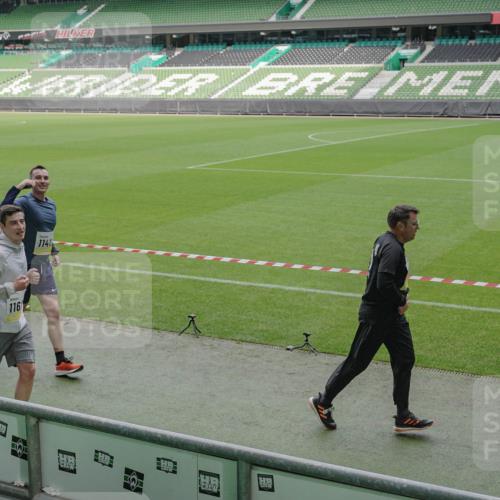 05.10.2025 - 20. swb-Marathon Bremen Michael Burmester http://msf.ph/oto/9239651 05.10.2025 10:34:16 Laufen im Stadion 5172, 7101, 7215, 9000, 9266, 9309, 9314, 9372, 9472, 9489, 9520, 9521, 9529, 9547, 9560, 9585, 9591, 9714, 9719, 9783, 9811, 9820, 9844, 9872, 9881, 9882, 9902, 9932, 9943, 9947, 10003, 10005, 10009, 10015, 10024, 10028, 10069, 10088, 10107, 10111, 10116, 10178, 10180, 10191, 10195, 10196, 10231, 10261, 10285, 10287, 10302, 10307, 10329, 10398, 10408, 10424, 10466, 10527, 10546, 10590, 10591, 10641, 10648, 10758, 10794, 7077, 9258, 10233 meine-sportfotos.de