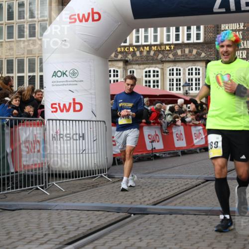 05.10.2025 - 20. swb-Marathon Bremen Yannick Fuchs http://msf.ph/oto/9239660 05.10.2025 10:39:46 Ziel 9289, 9671, 10525, 11418, 11474 meine-sportfotos.de