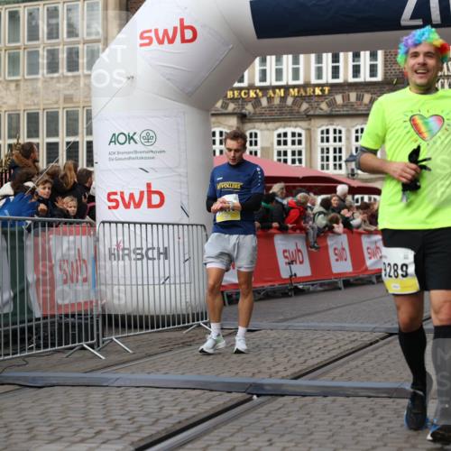 05.10.2025 - 20. swb-Marathon Bremen Yannick Fuchs http://msf.ph/oto/9239672 05.10.2025 10:39:46 Ziel 9289, 9671, 10525, 11418, 11474 meine-sportfotos.de