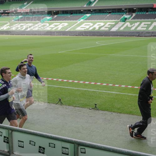 05.10.2025 - 20. swb-Marathon Bremen Michael Burmester http://msf.ph/oto/9239673 05.10.2025 10:34:16 Laufen im Stadion 5172, 7101, 7215, 9000, 9266, 9309, 9314, 9372, 9472, 9489, 9520, 9521, 9529, 9547, 9560, 9585, 9591, 9714, 9719, 9783, 9811, 9820, 9844, 9872, 9881, 9882, 9902, 9932, 9943, 9947, 10003, 10005, 10009, 10015, 10024, 10028, 10069, 10088, 10107, 10111, 10116, 10178, 10180, 10191, 10195, 10196, 10231, 10261, 10285, 10287, 10302, 10307, 10329, 10398, 10408, 10424, 10466, 10527, 10546, 10590, 10591, 10641, 10648, 10758, 10794, 7077, 9258, 10233 meine-sportfotos.de