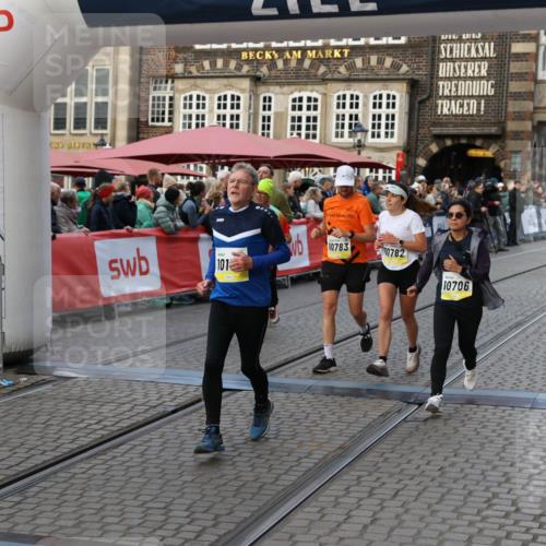 05.10.2025 - 20. swb-Marathon Bremen Yannick Fuchs http://msf.ph/oto/9239678 05.10.2025 11:08:05 Ziel 8123, 9212, 10135, 10365, 10366, 10706, 10782, 10783, 11677 meine-sportfotos.de