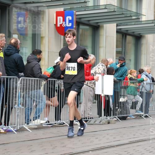 05.10.2025 - 20. swb-Marathon Bremen Strokosch-Dieckow http://msf.ph/oto/9239680 05.10.2025 10:47:04 Ziel 9244, 9339, 9411, 9428, 9670, 9711, 9924, 10319, 10637, 10667, 10850, 10875, 10951, 11498, 11705, 11742, 9244, 9339, 9411, 9428, 9670, 9711, 9924, 10319, 10637, 10667, 10850, 10875, 10951, 11498, 11705, 11742 meine-sportfotos.de