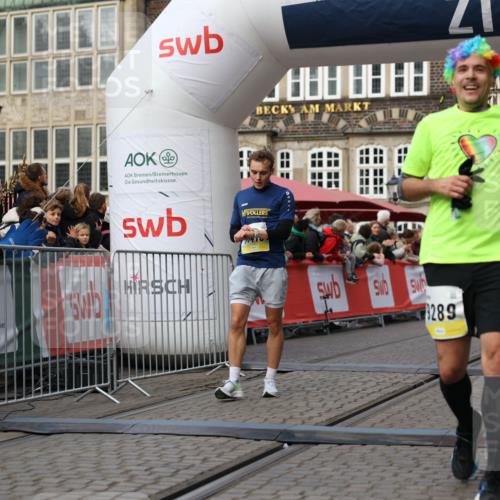 05.10.2025 - 20. swb-Marathon Bremen Yannick Fuchs http://msf.ph/oto/9239682 05.10.2025 10:39:46 Ziel 9289, 9671, 10525, 11418, 11474 meine-sportfotos.de