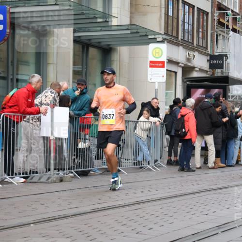 05.10.2025 - 20. swb-Marathon Bremen Strokosch-Dieckow http://msf.ph/oto/9239694 05.10.2025 10:47:05 Ziel 9244, 9339, 9411, 9428, 9670, 9711, 9924, 10073, 10319, 10637, 10667, 10850, 10875, 10947, 10951, 11498, 11705, 11742, 9244, 9339, 9411, 9428, 9670, 9711, 9924, 10073, 10319, 10637, 10667, 10850, 10875, 10947, 10951, 11498, 11705, 11742 meine-sportfotos.de