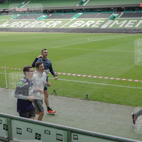 05.10.2025 - 20. swb-Marathon Bremen Michael Burmester http://msf.ph/oto/9239698 05.10.2025 10:34:16 Laufen im Stadion 5172, 7101, 7215, 9000, 9266, 9309, 9314, 9372, 9472, 9489, 9520, 9521, 9529, 9547, 9560, 9585, 9591, 9714, 9719, 9783, 9811, 9820, 9844, 9872, 9881, 9882, 9902, 9932, 9943, 9947, 10003, 10005, 10009, 10015, 10024, 10028, 10069, 10088, 10107, 10111, 10116, 10178, 10180, 10191, 10195, 10196, 10231, 10261, 10285, 10287, 10302, 10307, 10329, 10398, 10408, 10424, 10466, 10527, 10546, 10590, 10591, 10641, 10648, 10758, 10794, 7077, 9258, 10233 meine-sportfotos.de