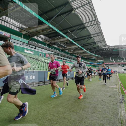 05.10.2025 - 20. swb-Marathon Bremen Michael Burmester http://msf.ph/oto/9239701 05.10.2025 13:04:20 Laufen im Stadion 100, 360, 414, 421, 470, 490, 592, 607, 898, 1012, 1019, 1080, 1084, 1336, 1413, 1468, 1478, 1695, 1852, 1914, 1975, 1997, 2086, 2333, 2399, 2567, 2617, 2664, 2989, 3037, 3072, 3346, 3433, 3483, 3485, 3658, 3901, 4001, 4005, 4053, 4087, 4243, 4244, 4335, 4453, 4462, 4501, 4524, 4528, 4627, 4637, 4638, 4651, 4757, 4793, 4803, 4840, 4858, 4928, 5043, 5082, 5137, 5162, 5212, 5236, 5247, 5343, 5446, 5464, 5489, 5832, 5966, 5969, 6011, 6145, 6287, 6414, 6529, 6584, 6635, 396 meine-sportfotos.de