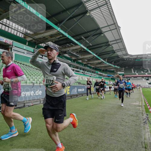 05.10.2025 - 20. swb-Marathon Bremen Michael Burmester http://msf.ph/oto/9239711 05.10.2025 13:04:21 Laufen im Stadion 100, 360, 414, 421, 470, 490, 592, 607, 898, 1012, 1019, 1080, 1084, 1336, 1413, 1468, 1478, 1695, 1852, 1914, 1975, 1997, 2086, 2333, 2399, 2567, 2617, 2664, 2989, 3037, 3072, 3346, 3433, 3483, 3485, 3658, 3901, 4001, 4005, 4053, 4087, 4243, 4244, 4335, 4453, 4462, 4501, 4524, 4528, 4627, 4637, 4638, 4651, 4757, 4793, 4803, 4838, 4840, 4858, 4928, 5043, 5082, 5137, 5162, 5212, 5236, 5247, 5343, 5446, 5464, 5489, 5832, 5966, 5969, 6011, 6145, 6287, 6529, 6584, 6635, 396 meine-sportfotos.de