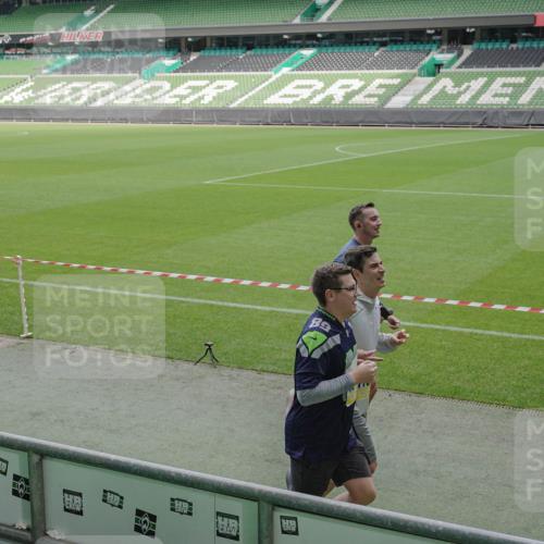 05.10.2025 - 20. swb-Marathon Bremen Michael Burmester http://msf.ph/oto/9239716 05.10.2025 10:34:16 Laufen im Stadion 5172, 7101, 7215, 9000, 9266, 9309, 9314, 9372, 9472, 9489, 9520, 9521, 9529, 9547, 9560, 9585, 9591, 9714, 9719, 9783, 9811, 9820, 9844, 9872, 9881, 9882, 9902, 9932, 9943, 9947, 10003, 10005, 10009, 10015, 10024, 10028, 10069, 10088, 10107, 10111, 10116, 10178, 10180, 10191, 10195, 10196, 10231, 10261, 10285, 10287, 10302, 10307, 10329, 10398, 10408, 10424, 10466, 10527, 10546, 10590, 10591, 10641, 10648, 10758, 10794, 7077, 9258, 10233 meine-sportfotos.de