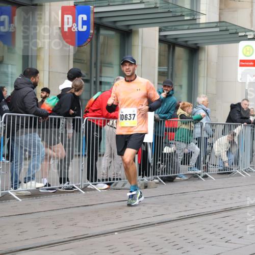 05.10.2025 - 20. swb-Marathon Bremen Strokosch-Dieckow http://msf.ph/oto/9239721 05.10.2025 10:47:05 Ziel 9244, 9339, 9411, 9428, 9670, 9711, 9924, 10073, 10319, 10637, 10667, 10850, 10875, 10947, 10951, 11498, 11705, 11742, 9244, 9339, 9411, 9428, 9670, 9711, 9924, 10073, 10319, 10637, 10667, 10850, 10875, 10947, 10951, 11498, 11705, 11742 meine-sportfotos.de