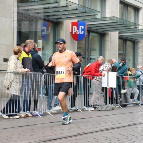 05.10.2025 - 20. swb-Marathon Bremen Strokosch-Dieckow http://msf.ph/oto/9239745 05.10.2025 10:47:06 Ziel 9244, 9339, 9411, 9428, 9670, 9711, 9924, 10073, 10319, 10637, 10667, 10850, 10875, 10947, 10951, 11330, 11498, 11705, 11742, 9244, 9339, 9411, 9428, 9670, 9711, 9924, 10073, 10319, 10637, 10667, 10850, 10875, 10947, 10951, 11330, 11498, 11705, 11742 meine-sportfotos.de