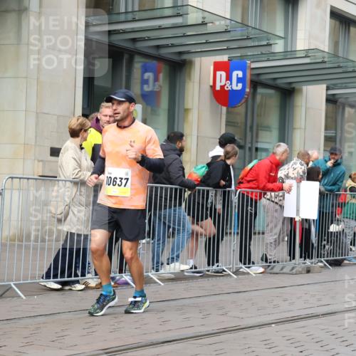 05.10.2025 - 20. swb-Marathon Bremen Strokosch-Dieckow http://msf.ph/oto/9239760 05.10.2025 10:47:06 Ziel 9244, 9339, 9411, 9428, 9670, 9711, 9924, 10073, 10319, 10637, 10667, 10850, 10875, 10947, 10951, 11330, 11498, 11705, 11742, 9244, 9339, 9411, 9428, 9670, 9711, 9924, 10073, 10319, 10637, 10667, 10850, 10875, 10947, 10951, 11330, 11498, 11705, 11742 meine-sportfotos.de