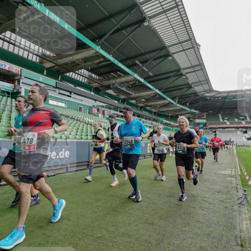 05.10.2025 - 20. swb-Marathon Bremen Michael Burmester http://msf.ph/oto/9239763 05.10.2025 13:04:25 Laufen im Stadion 100, 360, 414, 421, 470, 490, 592, 607, 898, 1012, 1019, 1080, 1084, 1413, 1468, 1478, 1695, 1852, 1914, 1975, 1997, 2086, 2333, 2399, 2617, 2664, 2901, 2989, 3072, 3346, 3433, 3483, 3485, 3658, 3901, 4001, 4005, 4053, 4087, 4243, 4244, 4335, 4453, 4462, 4501, 4524, 4528, 4627, 4637, 4638, 4651, 4757, 4793, 4803, 4838, 4840, 4858, 4928, 5043, 5082, 5137, 5162, 5212, 5236, 5247, 5343, 5446, 5464, 5832, 5969, 6011, 6145, 6287, 6529, 6584, 6635, 1336 meine-sportfotos.de