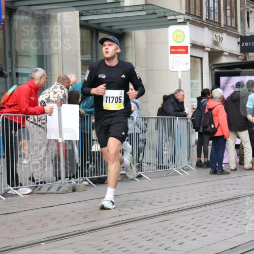 05.10.2025 - 20. swb-Marathon Bremen Strokosch-Dieckow http://msf.ph/oto/9239773 05.10.2025 10:47:07 Ziel 9244, 9339, 9428, 9670, 9711, 9924, 10073, 10319, 10637, 10667, 10850, 10875, 10947, 10951, 11330, 11498, 11705, 11742, 9244, 9339, 9428, 9670, 9711, 9924, 10073, 10319, 10637, 10667, 10850, 10875, 10947, 10951, 11330, 11498, 11705, 11742 meine-sportfotos.de