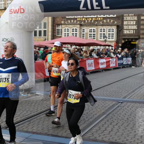 05.10.2025 - 20. swb-Marathon Bremen Yannick Fuchs http://msf.ph/oto/9239798 05.10.2025 11:08:06 Ziel 8123, 9212, 10135, 10365, 10366, 10706, 10782, 10783, 11490, 11677 meine-sportfotos.de