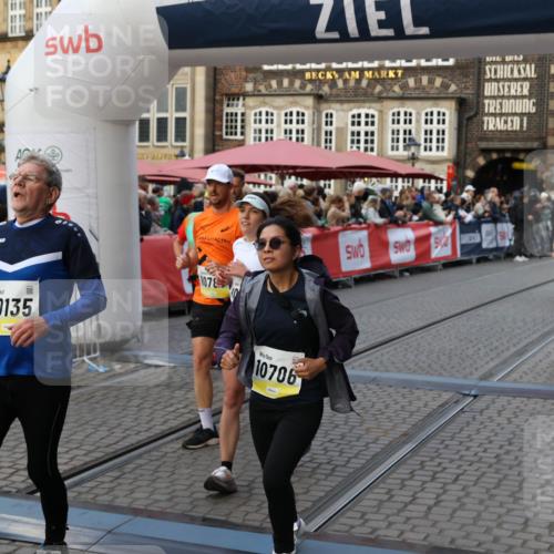 05.10.2025 - 20. swb-Marathon Bremen Yannick Fuchs http://msf.ph/oto/9239803 05.10.2025 11:08:06 Ziel 8123, 9212, 10135, 10365, 10366, 10706, 10782, 10783, 11490, 11677 meine-sportfotos.de