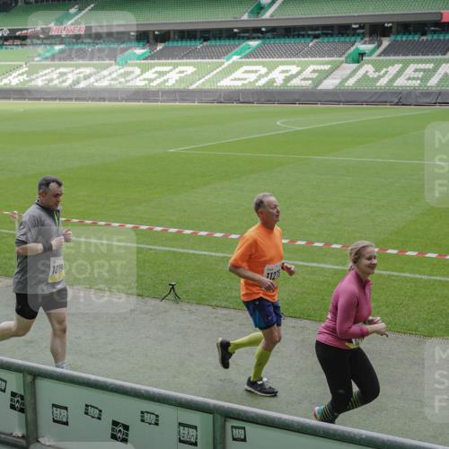 05.10.2025 - 20. swb-Marathon Bremen Michael Burmester http://msf.ph/oto/9239807 05.10.2025 10:34:19 Laufen im Stadion 5172, 7101, 7147, 7215, 9000, 9266, 9292, 9309, 9314, 9372, 9472, 9489, 9520, 9521, 9529, 9547, 9585, 9591, 9714, 9719, 9720, 9783, 9811, 9820, 9844, 9872, 9881, 9882, 9902, 9932, 9943, 9947, 10003, 10005, 10009, 10015, 10024, 10028, 10069, 10088, 10107, 10111, 10116, 10178, 10180, 10191, 10195, 10196, 10200, 10231, 10261, 10285, 10287, 10302, 10307, 10329, 10341, 10397, 10398, 10408, 10424, 10466, 10527, 10546, 10590, 10641, 10648, 10758, 10794, 7077, 10233 meine-sportfotos.de