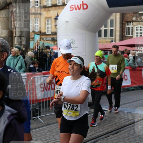 05.10.2025 - 20. swb-Marathon Bremen Yannick Fuchs http://msf.ph/oto/9239811 05.10.2025 11:08:07 Ziel 8123, 9212, 10135, 10365, 10366, 10706, 10782, 10783, 11490, 11677 meine-sportfotos.de