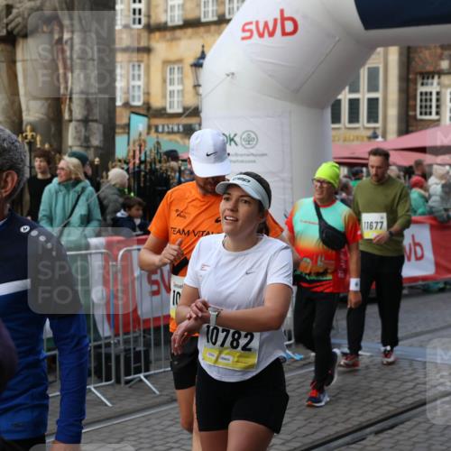 05.10.2025 - 20. swb-Marathon Bremen Yannick Fuchs http://msf.ph/oto/9239829 05.10.2025 11:08:08 Ziel 8123, 9212, 10135, 10365, 10366, 10706, 10782, 10783, 11490, 11677 meine-sportfotos.de