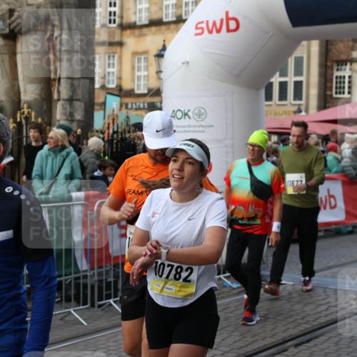 05.10.2025 - 20. swb-Marathon Bremen Yannick Fuchs http://msf.ph/oto/9239835 05.10.2025 11:08:08 Ziel 8123, 9212, 10135, 10365, 10366, 10706, 10782, 10783, 11490, 11677 meine-sportfotos.de