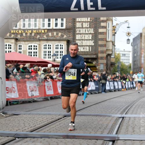 05.10.2025 - 20. swb-Marathon Bremen Yannick Fuchs http://msf.ph/oto/9239844 05.10.2025 10:39:51 Ziel 10753, 11349, 11418 meine-sportfotos.de