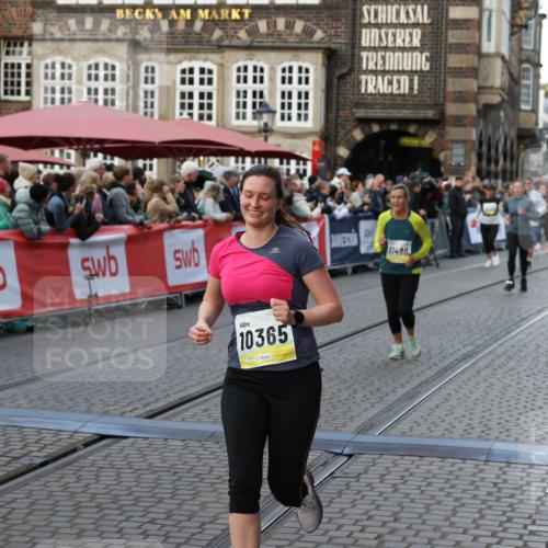05.10.2025 - 20. swb-Marathon Bremen Yannick Fuchs http://msf.ph/oto/9239845 05.10.2025 11:08:08 Ziel 8123, 9212, 10135, 10365, 10366, 10706, 10782, 10783, 11490, 11677 meine-sportfotos.de