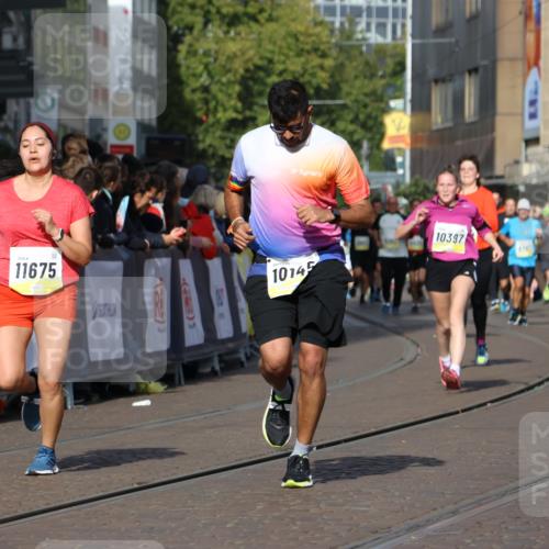 05.10.2025 - 20. swb-Marathon Bremen Strokosch-Dieckow http://msf.ph/oto/9239851 05.10.2025 10:56:48 Ziel 9188, 9669, 10145, 10397, 10845, 10924, 11274, 11426, 11675, 11734 meine-sportfotos.de