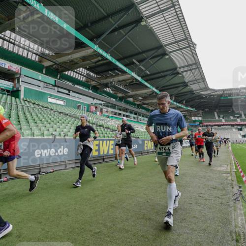 05.10.2025 - 20. swb-Marathon Bremen Michael Burmester http://msf.ph/oto/9239853 05.10.2025 13:04:33 Laufen im Stadion 100, 360, 414, 421, 470, 490, 592, 607, 898, 1012, 1019, 1061, 1080, 1084, 1413, 1468, 1478, 1695, 1834, 1852, 1914, 1975, 1997, 2009, 2086, 2333, 2399, 2536, 2617, 2664, 2802, 2901, 2989, 3072, 3346, 3413, 3433, 3483, 3485, 3561, 3658, 3901, 4001, 4005, 4053, 4087, 4187, 4241, 4243, 4244, 4335, 4501, 4524, 4627, 4634, 4637, 4638, 4651, 4671, 4757, 4793, 4803, 4838, 4840, 4858, 4928, 5043, 5082, 5137, 5212, 5247, 5343, 5446, 5464, 5832, 5969, 6011, 6287, 6584, 6635, 1336 meine-sportfotos.de