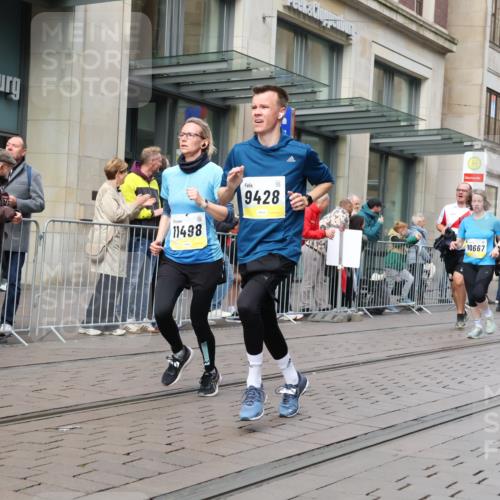 05.10.2025 - 20. swb-Marathon Bremen Strokosch-Dieckow http://msf.ph/oto/9239857 05.10.2025 10:47:10 Ziel 9244, 9339, 9377, 9428, 9670, 9924, 10073, 10319, 10637, 10667, 10676, 10850, 10875, 10947, 10951, 11330, 11409, 11498, 11705, 11708, 11742, 9244, 9339, 9377, 9428, 9670, 9924, 10073, 10319, 10637, 10667, 10676, 10850, 10875, 10947, 10951, 11330, 11409, 11498, 11705, 11708, 11742 meine-sportfotos.de