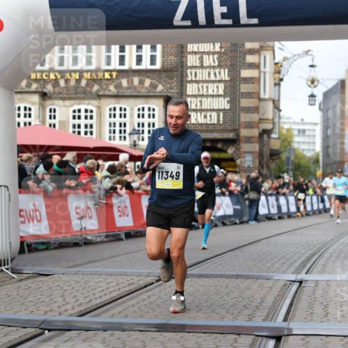05.10.2025 - 20. swb-Marathon Bremen Yannick Fuchs http://msf.ph/oto/9239860 05.10.2025 10:39:51 Ziel 10753, 11349, 11418 meine-sportfotos.de
