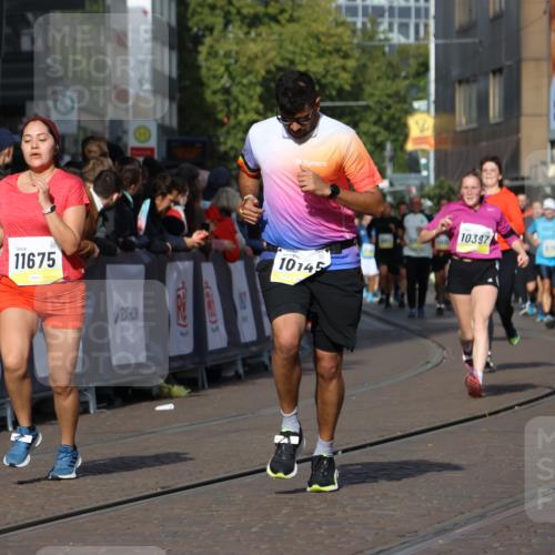 05.10.2025 - 20. swb-Marathon Bremen Strokosch-Dieckow http://msf.ph/oto/9239868 05.10.2025 10:56:48 Ziel 9188, 9669, 10145, 10397, 10845, 10924, 11274, 11426, 11675, 11734 meine-sportfotos.de