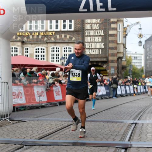 05.10.2025 - 20. swb-Marathon Bremen Yannick Fuchs http://msf.ph/oto/9239869 05.10.2025 10:39:51 Ziel 10753, 11349, 11418 meine-sportfotos.de