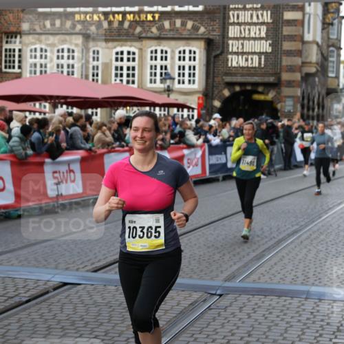 05.10.2025 - 20. swb-Marathon Bremen Yannick Fuchs http://msf.ph/oto/9239878 05.10.2025 11:08:08 Ziel 8123, 9212, 10135, 10365, 10366, 10706, 10782, 10783, 11490, 11677 meine-sportfotos.de