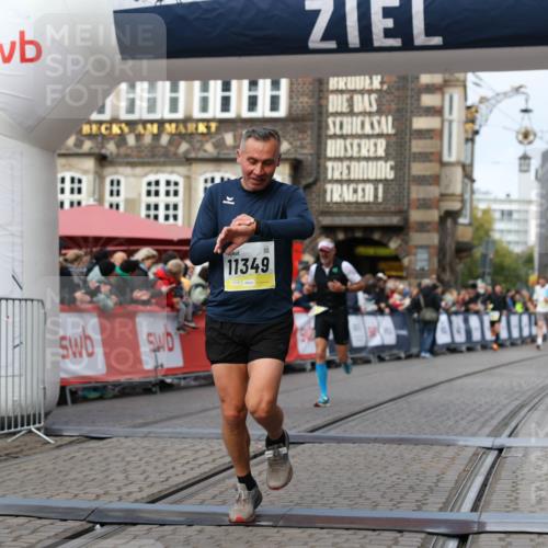 05.10.2025 - 20. swb-Marathon Bremen Yannick Fuchs http://msf.ph/oto/9239880 05.10.2025 10:39:51 Ziel 10753, 11349, 11418 meine-sportfotos.de