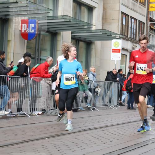 05.10.2025 - 20. swb-Marathon Bremen Strokosch-Dieckow http://msf.ph/oto/9239886 05.10.2025 10:47:11 Ziel 9244, 9339, 9377, 9428, 9670, 9924, 10073, 10319, 10637, 10667, 10676, 10850, 10875, 10947, 10951, 11330, 11409, 11498, 11705, 11708, 11742, 9244, 9339, 9377, 9428, 9670, 9924, 10073, 10319, 10637, 10667, 10676, 10850, 10875, 10947, 10951, 11330, 11409, 11498, 11705, 11708, 11742 meine-sportfotos.de