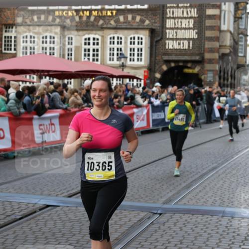 05.10.2025 - 20. swb-Marathon Bremen Yannick Fuchs http://msf.ph/oto/9239888 05.10.2025 11:08:08 Ziel 8123, 9212, 10135, 10365, 10366, 10706, 10782, 10783, 11490, 11677 meine-sportfotos.de