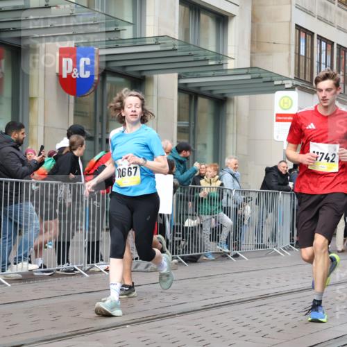 05.10.2025 - 20. swb-Marathon Bremen Strokosch-Dieckow http://msf.ph/oto/9239896 05.10.2025 10:47:11 Ziel 9244, 9339, 9377, 9428, 9670, 9924, 10073, 10319, 10637, 10667, 10676, 10850, 10875, 10947, 10951, 11330, 11409, 11498, 11705, 11708, 11742, 9244, 9339, 9377, 9428, 9670, 9924, 10073, 10319, 10637, 10667, 10676, 10850, 10875, 10947, 10951, 11330, 11409, 11498, 11705, 11708, 11742 meine-sportfotos.de