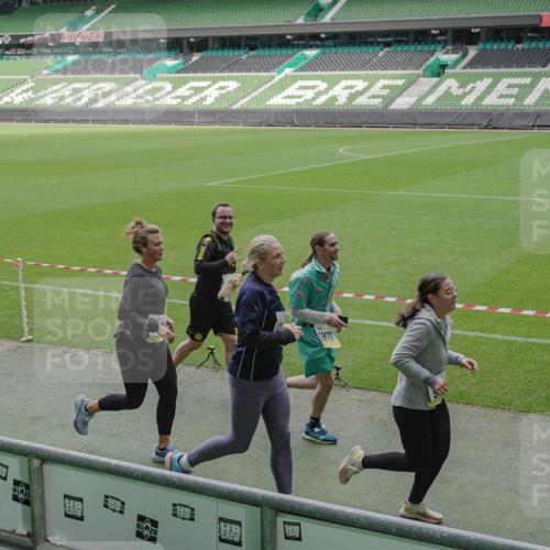 05.10.2025 - 20. swb-Marathon Bremen Michael Burmester http://msf.ph/oto/9239898 05.10.2025 10:34:22 Laufen im Stadion 5172, 7101, 7147, 7215, 9266, 9292, 9309, 9314, 9372, 9430, 9472, 9489, 9521, 9529, 9547, 9585, 9591, 9669, 9714, 9719, 9720, 9783, 9797, 9811, 9820, 9844, 9872, 9881, 9882, 9902, 9932, 9943, 9947, 10003, 10005, 10009, 10015, 10024, 10028, 10069, 10088, 10107, 10111, 10116, 10178, 10180, 10191, 10195, 10196, 10200, 10231, 10261, 10285, 10287, 10302, 10307, 10329, 10341, 10397, 10398, 10408, 10424, 10466, 10527, 10546, 10590, 10641, 10645, 10648, 10758, 7077 meine-sportfotos.de