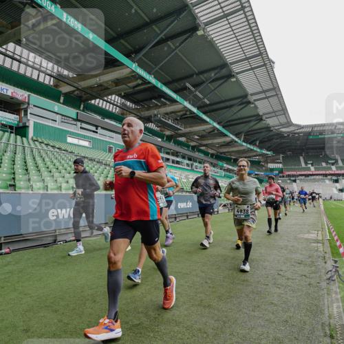 05.10.2025 - 20. swb-Marathon Bremen Michael Burmester http://msf.ph/oto/9239899 05.10.2025 13:04:37 Laufen im Stadion 100, 360, 414, 421, 470, 490, 607, 712, 898, 1012, 1019, 1061, 1080, 1084, 1132, 1413, 1468, 1478, 1695, 1746, 1765, 1834, 1852, 1914, 1997, 2009, 2086, 2333, 2399, 2536, 2617, 2664, 2802, 2901, 2989, 3072, 3216, 3346, 3413, 3433, 3483, 3485, 3561, 3658, 3901, 4001, 4005, 4187, 4241, 4243, 4244, 4335, 4501, 4524, 4627, 4634, 4637, 4638, 4671, 4757, 4793, 4803, 4838, 4840, 4858, 4928, 5082, 5137, 5212, 5247, 5286, 5295, 5343, 5446, 5464, 5832, 5969, 6011, 6287, 1336 meine-sportfotos.de