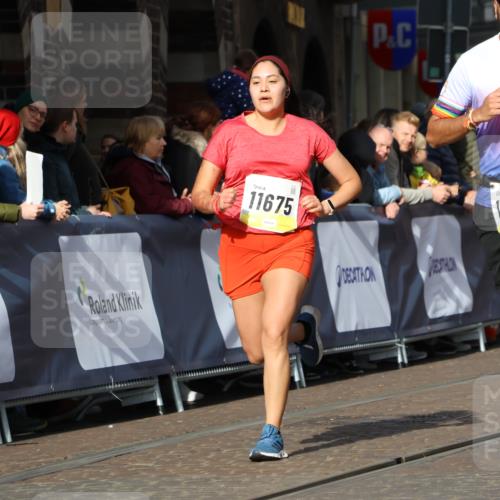 05.10.2025 - 20. swb-Marathon Bremen Strokosch-Dieckow http://msf.ph/oto/9239905 05.10.2025 10:56:49 Ziel 9188, 9669, 10105, 10145, 10397, 10845, 10924, 11274, 11426, 11675, 11734 meine-sportfotos.de