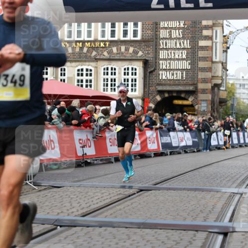 05.10.2025 - 20. swb-Marathon Bremen Yannick Fuchs http://msf.ph/oto/9239921 05.10.2025 10:39:52 Ziel 10753, 11349 meine-sportfotos.de