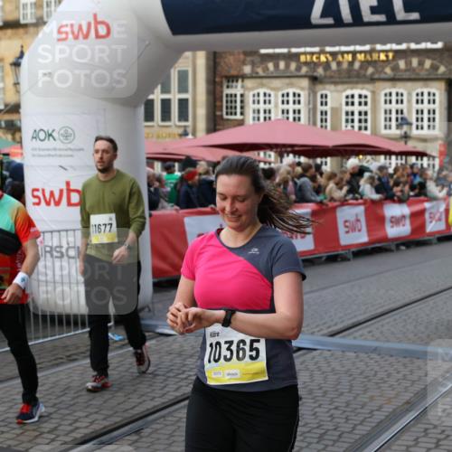 05.10.2025 - 20. swb-Marathon Bremen Yannick Fuchs http://msf.ph/oto/9239928 05.10.2025 11:08:09 Ziel 8123, 9212, 9557, 10135, 10365, 10366, 10706, 10782, 10783, 11490, 11677 meine-sportfotos.de