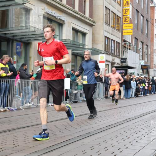 05.10.2025 - 20. swb-Marathon Bremen Strokosch-Dieckow http://msf.ph/oto/9239936 05.10.2025 10:47:12 Ziel 9244, 9339, 9377, 9428, 9670, 9924, 10062, 10073, 10319, 10637, 10667, 10676, 10850, 10875, 10947, 10951, 11244, 11330, 11409, 11498, 11705, 11708, 11742, 9244, 9339, 9377, 9428, 9670, 9924, 10062, 10073, 10319, 10637, 10667, 10676, 10850, 10875, 10947, 10951, 11244, 11330, 11409, 11498, 11705, 11708, 11742 meine-sportfotos.de