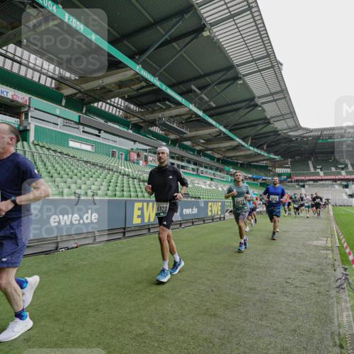 05.10.2025 - 20. swb-Marathon Bremen Michael Burmester http://msf.ph/oto/9239943 05.10.2025 13:04:40 Laufen im Stadion 100, 360, 421, 470, 490, 607, 712, 1012, 1019, 1061, 1080, 1084, 1132, 1413, 1468, 1478, 1695, 1746, 1765, 1834, 1852, 1914, 1997, 2009, 2086, 2333, 2399, 2536, 2584, 2617, 2664, 2802, 2901, 2989, 3008, 3216, 3346, 3413, 3433, 3445, 3483, 3485, 3561, 3658, 3901, 4001, 4005, 4187, 4241, 4243, 4244, 4335, 4501, 4524, 4627, 4634, 4637, 4638, 4671, 4757, 4793, 4803, 4838, 4840, 4858, 4928, 5082, 5212, 5247, 5286, 5295, 5343, 5446, 5464, 5832, 5969, 6011, 6287, 1336 meine-sportfotos.de