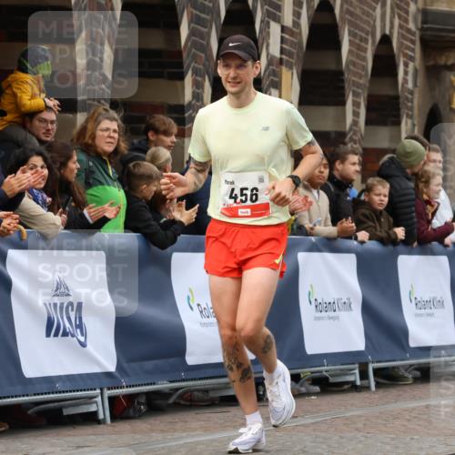 05.10.2025 - 20. swb-Marathon Bremen Strokosch-Dieckow http://msf.ph/oto/9239969 05.10.2025 12:42:22 Ziel 456, 1921 meine-sportfotos.de